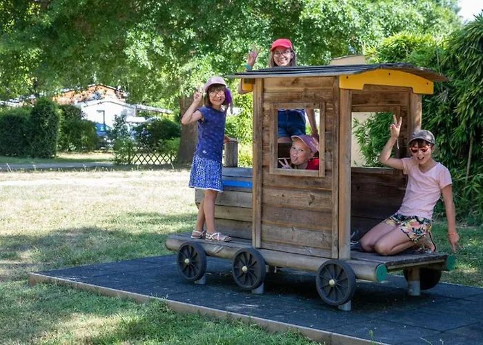 Camping Mobil Confortable Avec Terrasse à - Api-1-52-1172 *